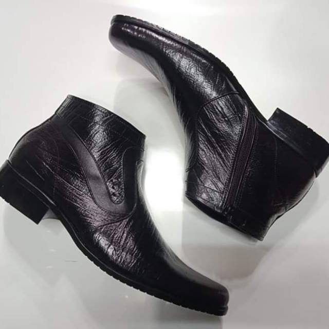 Sepatu pantofel boot pria merk bally