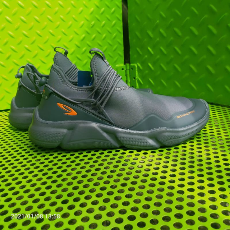 SEPATU RUNNING 910 RYU GREY TERMURAH