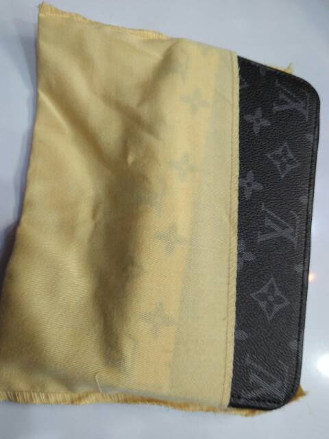 Sarung dompet LV import