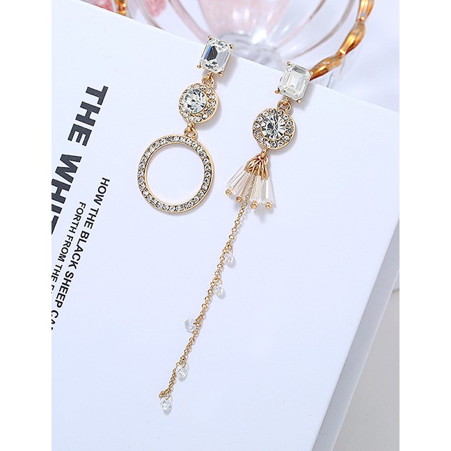 LRC Anting Tusuk Fashion White Asymmetrical Tassel Earrings F33202