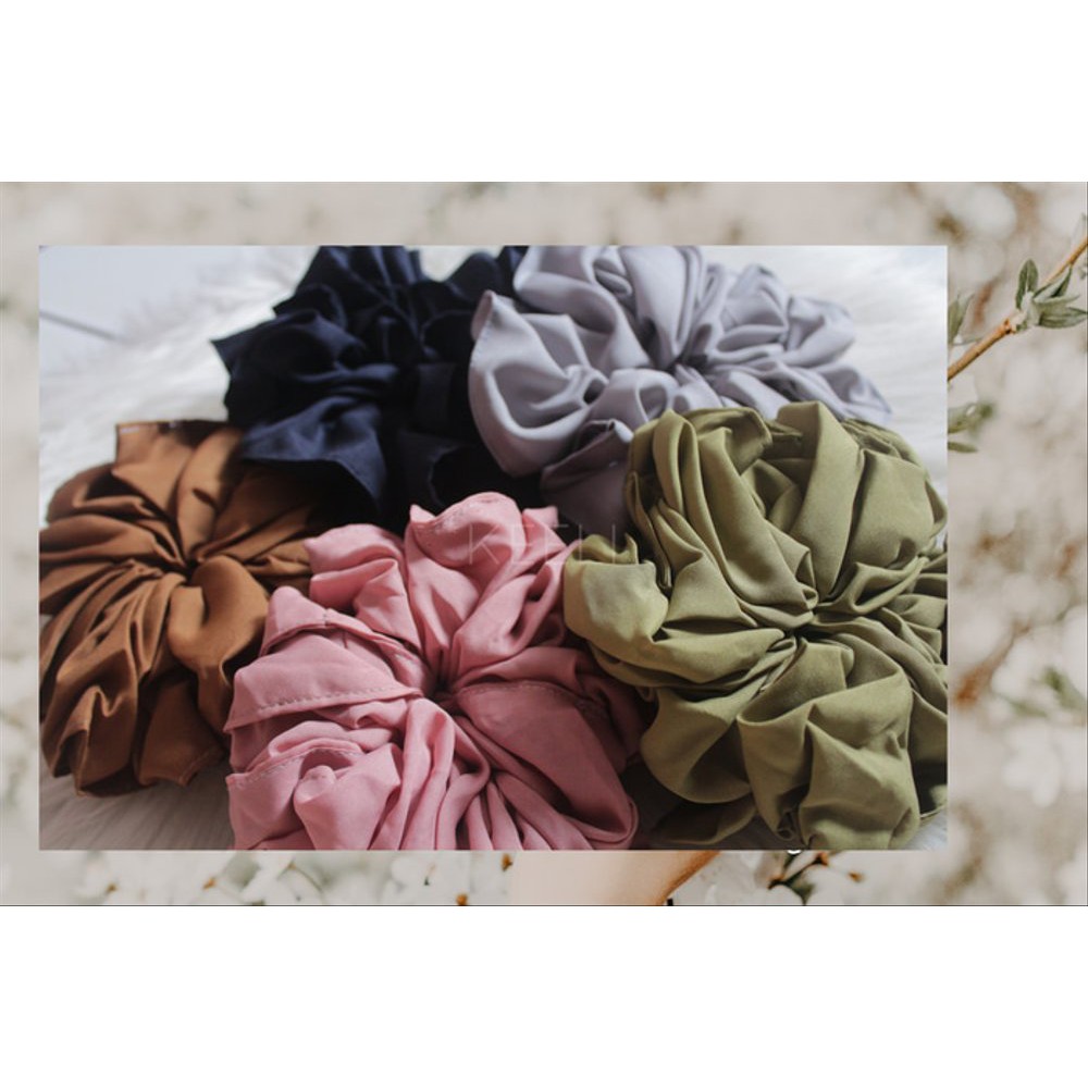 1 KG MUAT 25 PCS // SCRUNCHIE / KUCIR RAMBUT / Cepol Rambut) penambah volume hijab bahan Random