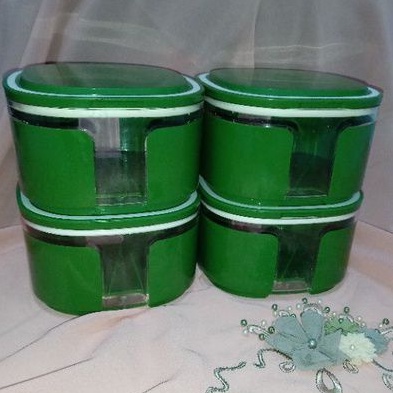 Windows canister hijau tupperware second dapat 4 pcs ( Baca deskripsi sebelum chat)