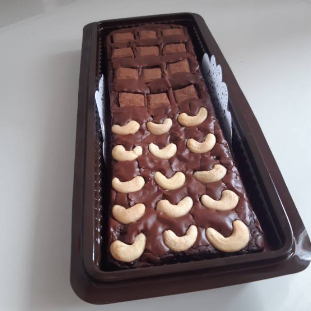 

Brownies PREMIUM Cadbury Mix Mete , ukuran 30x10