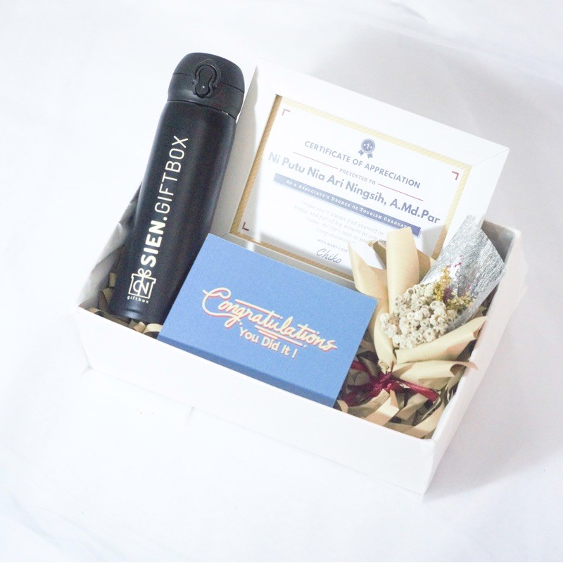 

Hadiah ulang tahun/hadiah/Gift box/Kotak kado/Hadiah anniversary/Hadiah wisuda