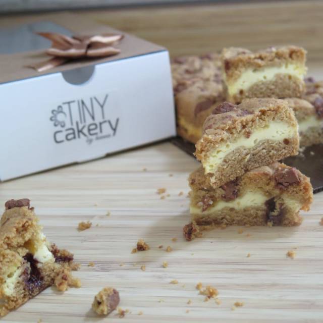 

TOBLERONE CREAM CHEESE COOKIE BAR by Tiny.cakery