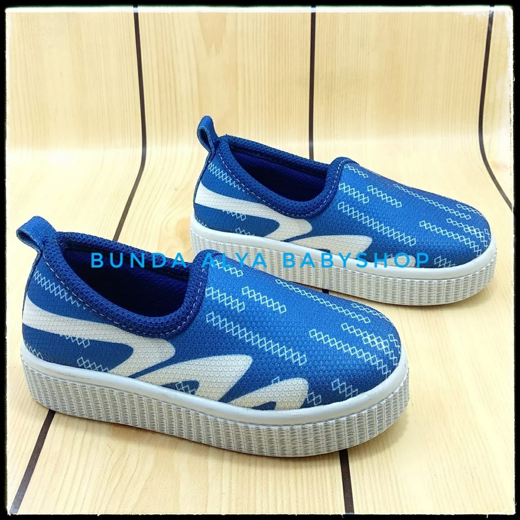 Sepatu Anak Laki Laki Usia 6 7 Tahun Size 34 - 35 BIRU - Sepatu Anak Cowok Balita Slip On Alas Karet Anti Licin