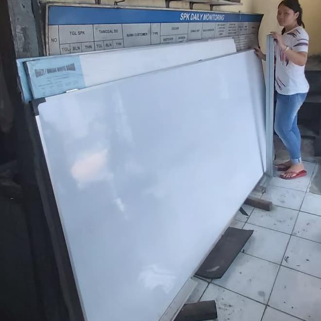 

[COD] whiteboard gantung 120 x 200 cm nonmagnet TERPERCAYA Kode 1150