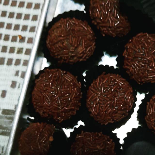 

RUM BALL / BOLA-BOLA COKLAT (baca deskripsi produk)