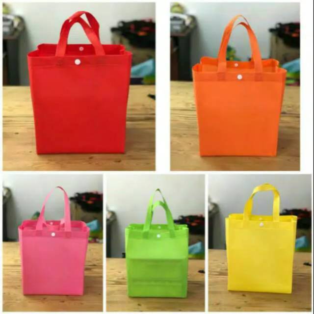 

Tas Goodie Bag Spunbond Untuk Box Nasi