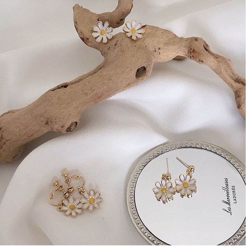 Anting Stud Daisy Kecil Korea Bunga Anting Wanita Lucu Fashion Stud Earrings GIRL Ear SEXY GIRL JEWELRY
