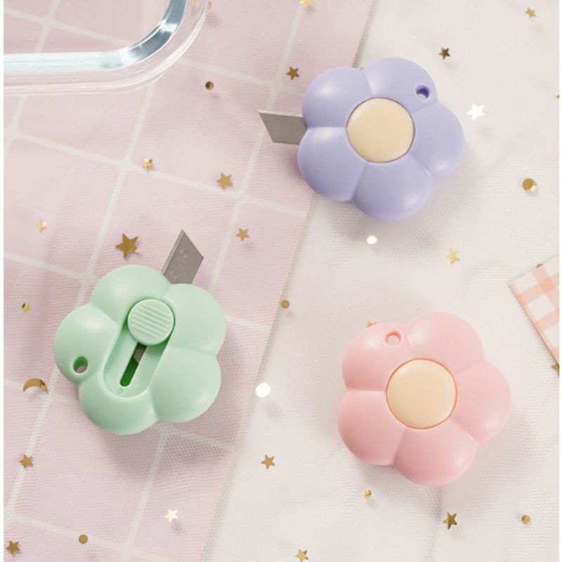 

KIANDAA Cutter mini bentuk bunga kecil portable untuk membuka paket motif bunga bentuk flower sunflower warna pastel cute pemotong kertas lucu open package KIANDA stationery makassar cod