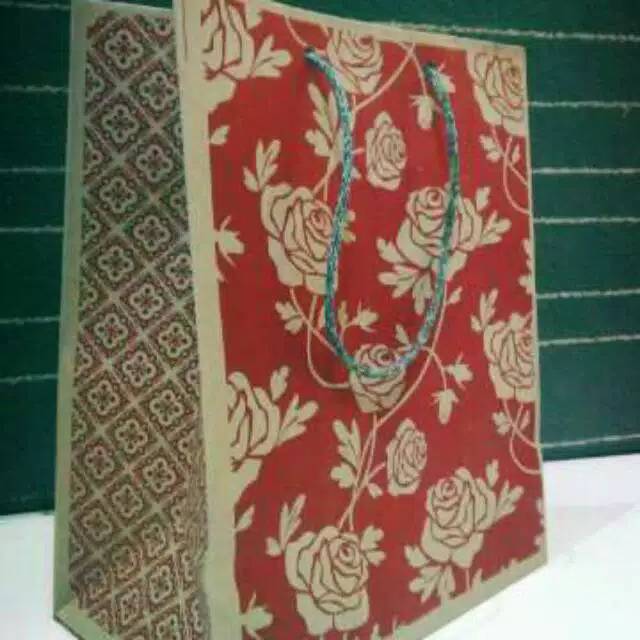 

Paper bage/tas kertas motif bunga(20×12×25)
