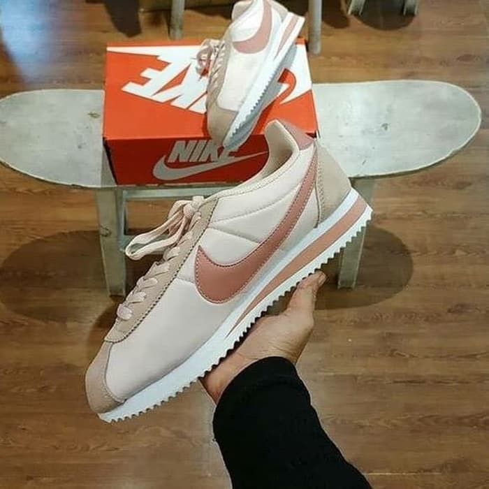 nike cortez salmon pink