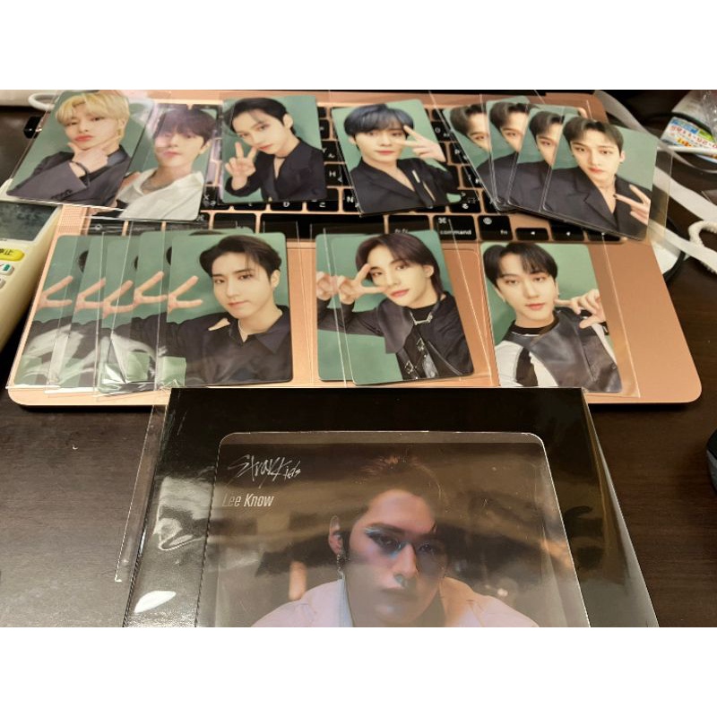 furyu japan agustus photocard pc lee know hyunjin smartphone stand lino