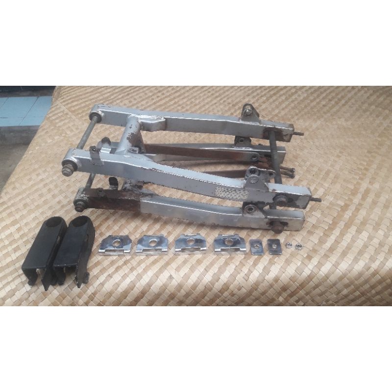 Supit Arem Lengan Ayun Swing Arm Kawasaki Kaze R VR Original Bekas Copotan Motor/Arm Kaze Standar/Ar