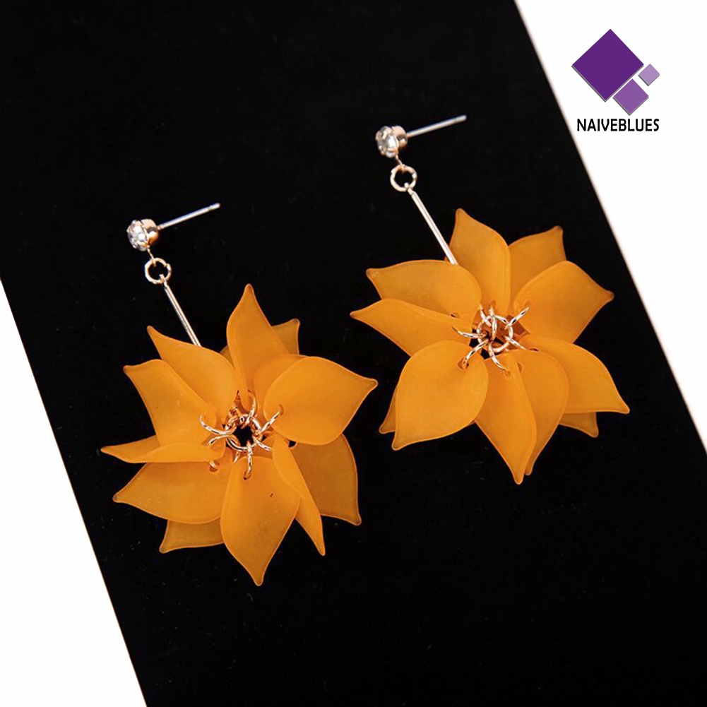 Anting Stud Panjang Bentuk Kelopak Bunga Bahan Resin Untuk Wanita