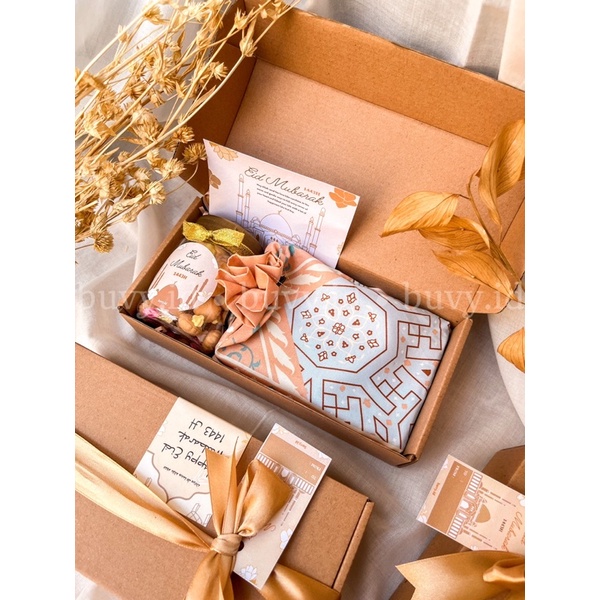 

(READYSTOCK) Hampers Lebaran “EID” | Box 20x10x5 | Lebaran 2022 | Hampers Murah | Hampers Aesthetic | Hampers Kue Lebaran | Hampers Hijab Pashmina Kerudung | 1443H