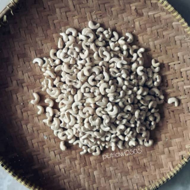 

Kacang Mede / Mete Sulawesi Mentah