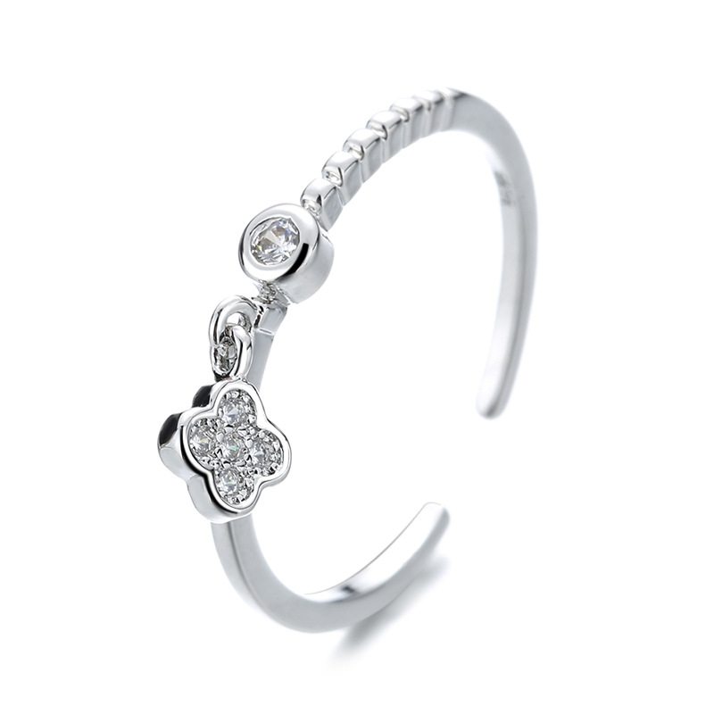 Cincin Bentuk Daun Clover Aksen Berlian Gaya Korea Untuk Wanita