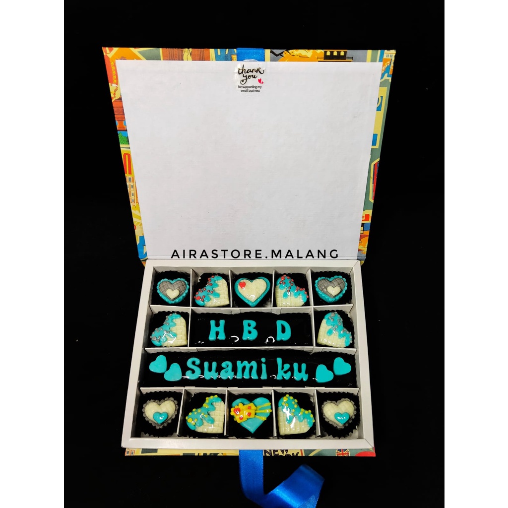 

Cokelat Custom Nama, Cokelat Ucapan Ulang Tahun, Kado Cokelat 20 Sekat