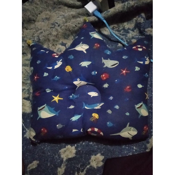 

Bantal berbahan dari sutra