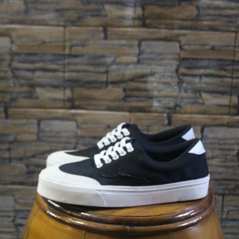 SEPATU VANS HITAM ERA HALFMOON TUKEP BLACK SNEAKERS CASUAL IMPORT PREMIUM WAFFLE DT IFC ICC KEKINIAN
