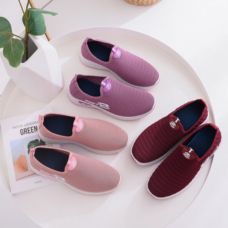 Sepatu Sneakers Wanita SlipOn Fashionable - Y-1