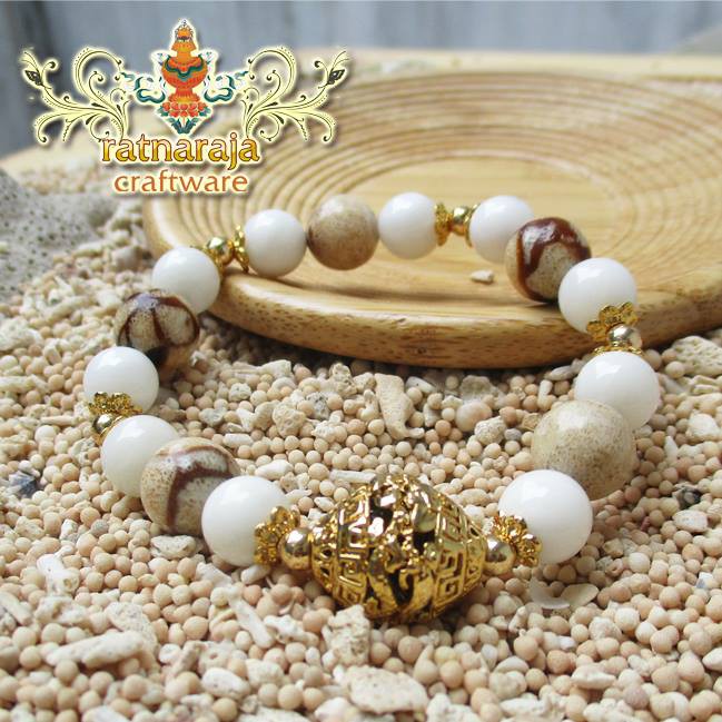 Gelang White Shell 8 Mm With White Cream Coral &amp; Gold Naga Ornament 15 Pcs