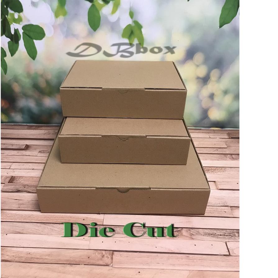 

6.6 Flash Sale ( 10 Pcs ) Kardus uk. 30x20x5 cm...Die Cut untuk kotak baju - Aksesoris - dll, mode