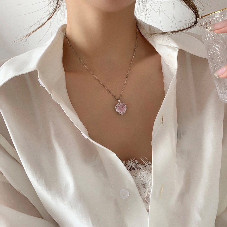 Kalung Rantai Klavikula Desain Hati Aksen Berlian Zirkon Warna Pink Gaya Jepang Korea Selatan Untuk Perempuan