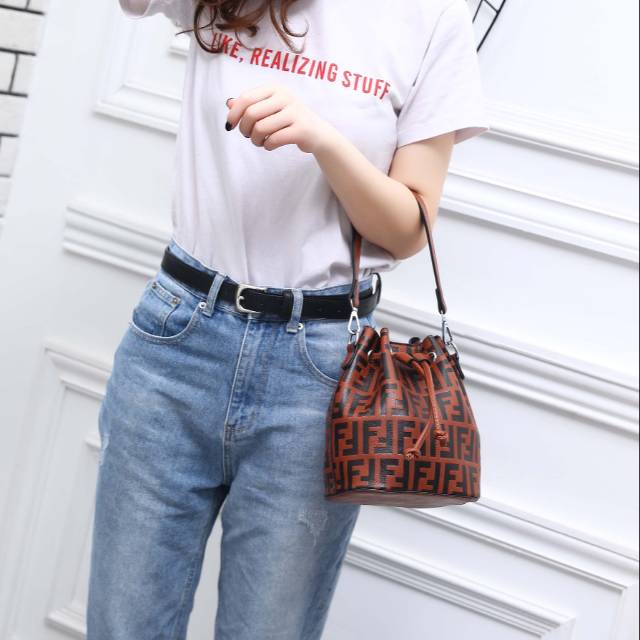 Tas Selempang Fendi 588