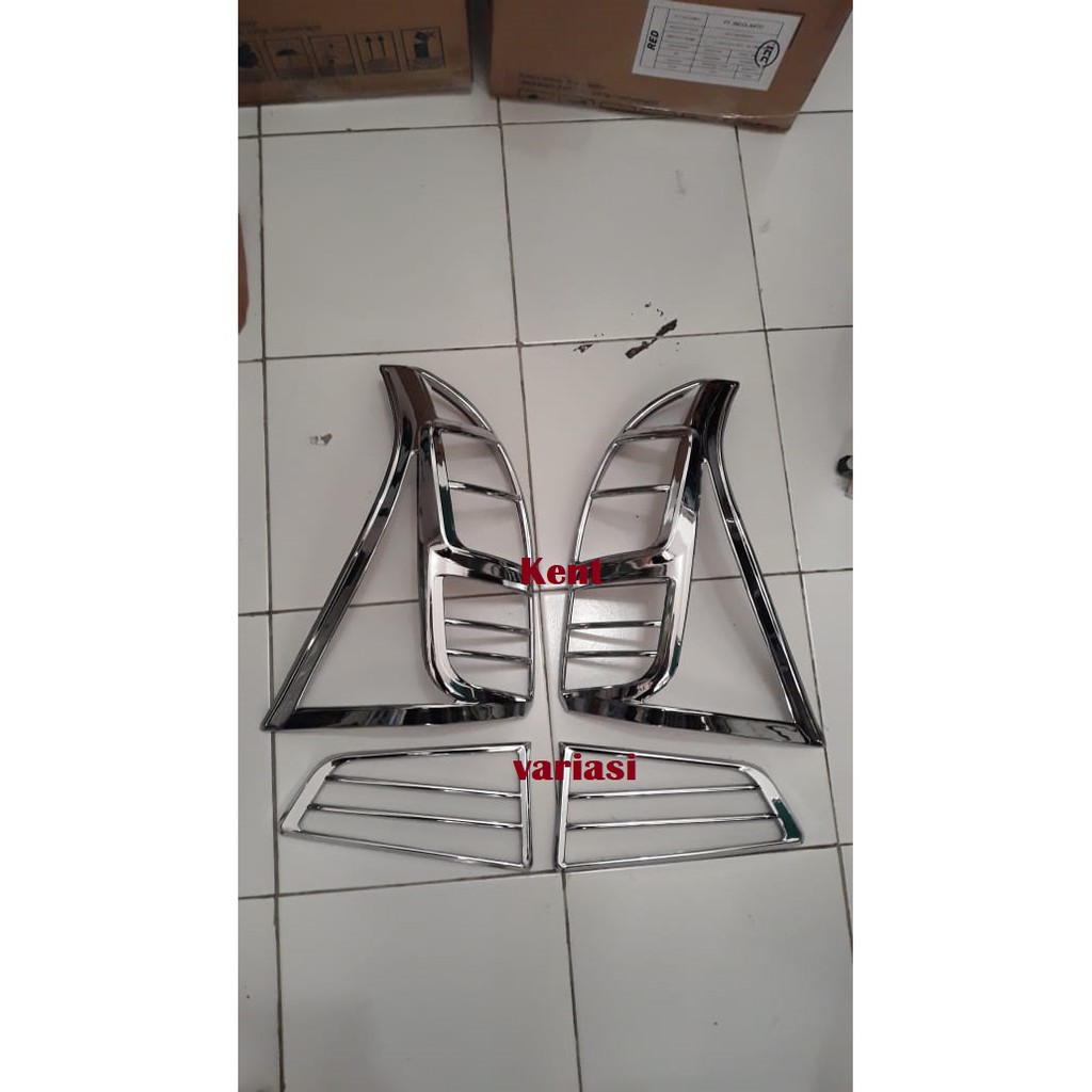 Garnish Belakang Avanza 2015 - 2017 Chrome