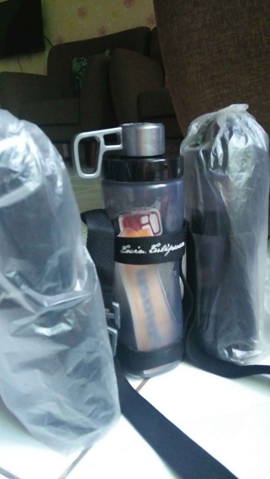 Tempat Minum Splash Bottle Maestro  With Sling (hitam)