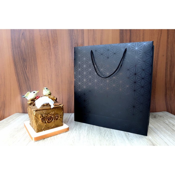 

BISA BAYAR DITEMPAT Paperbag Black Star M (Uk. 33 x 35 x 10 cm) TERLARIS