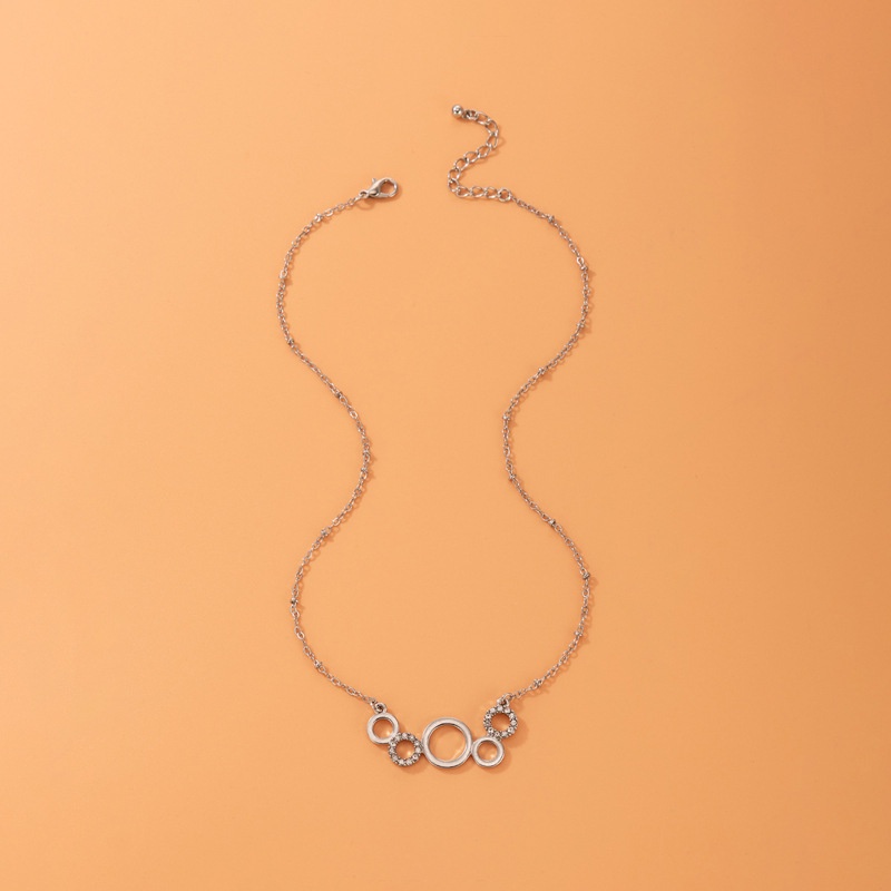 2022 Kalung Rantai Klavikula Desain Geometri hollow out Hias Berlian Gaya Eropa Amerika