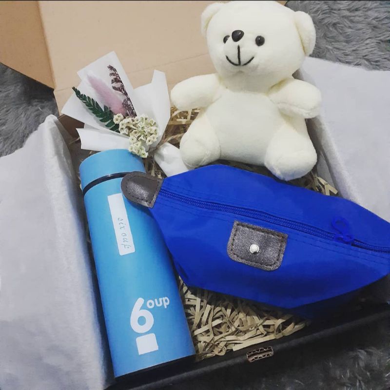 

Hampers Birthday / Hampers Annive / Gift Box Annive / Gift Box Birthday / Kado Ulang Tahun Cewe