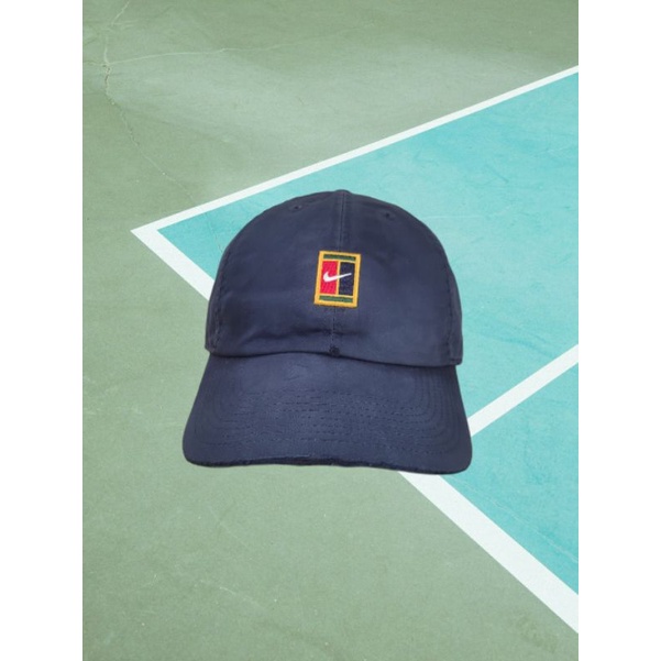 Topi Nike Court