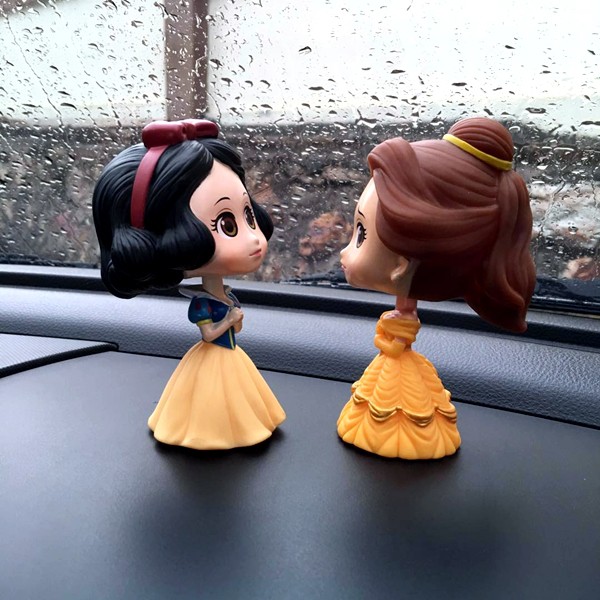 Boneka Figure Miniatur Pajangan Mobil PRINCESS SNOW WHITE &amp; BELLE Goyang Kepala Shacking Toy