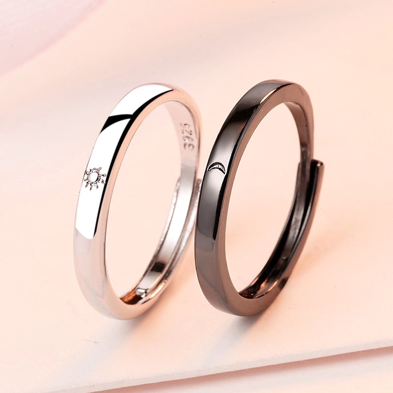 2pcs / Set Cincin Pasangan Pria Dan Wanita Bahan Sterling Silver Warna Hitam Dan Putih Untuk Hadiah Valentine