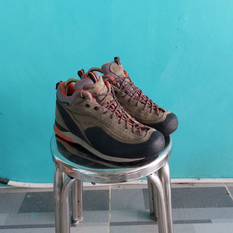 Sepatu Outdoor Second Campline 42