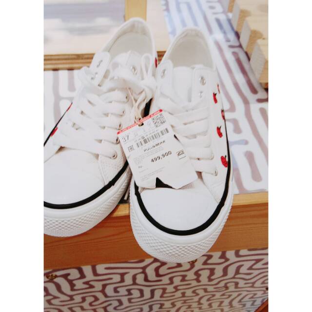 Jastip sepatu pull and bear