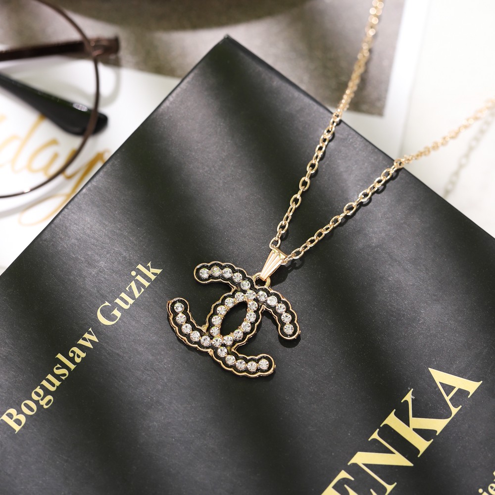 Fashion Kalung Rantai Klavikula Pendek Chanel LV Berlian Liontin Wanita