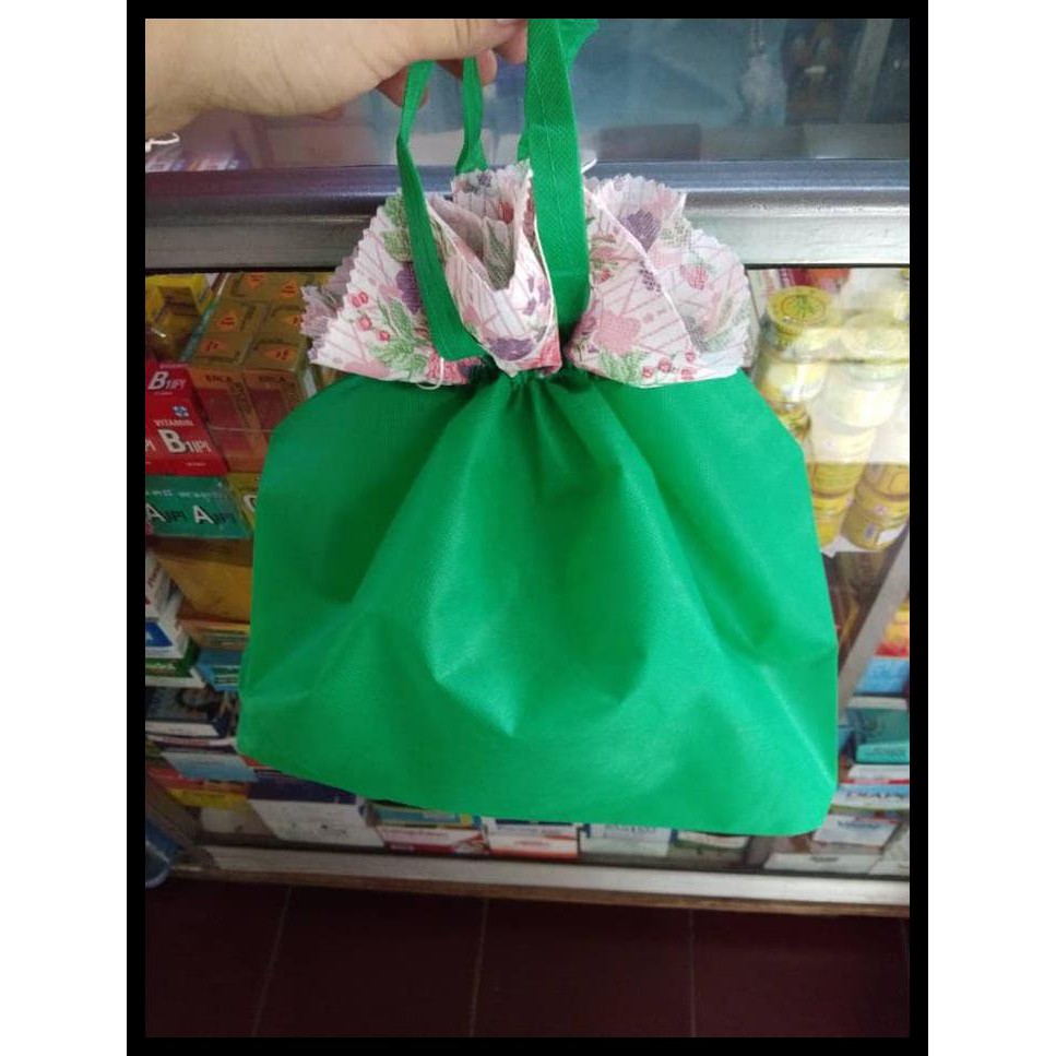 

Jual Goodie Bag Serut Tebal 18x18-Tas Promosi-Tas Handle QR0503
