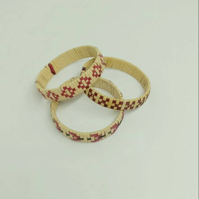Anyaman Motif Gelang Rotan Khas Dayak