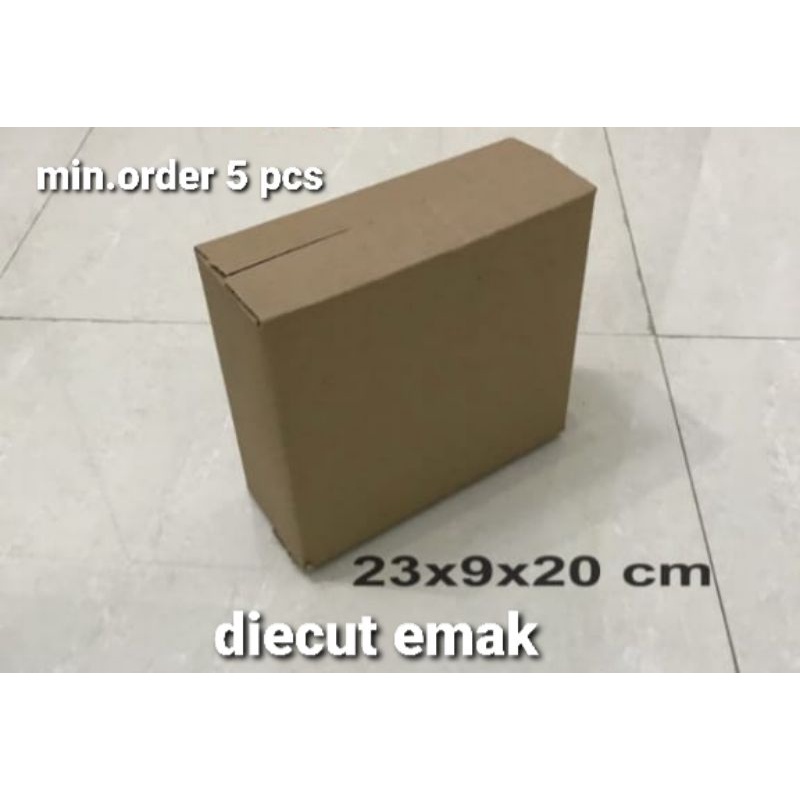 

Kardus / box / uk. 23x9x20 cm /:karton packing polos baru.ST