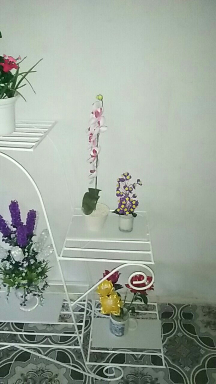 Bunga Cemara Pot Kaca Manik Akrilik