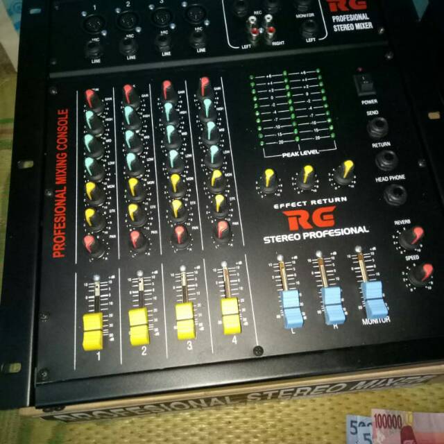 Mixer audio 4 channel mono