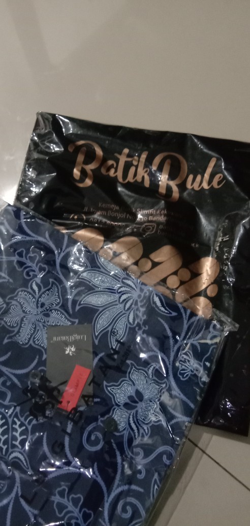 Kemeja Batik Slimfit Couple Ayah Anak Warna Dasar Biru Navy Motif Biru Muda