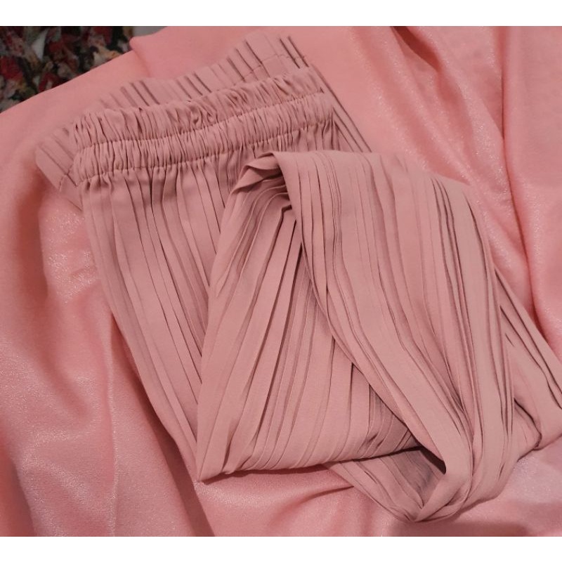new preleloved rok plisket panjang warna pink