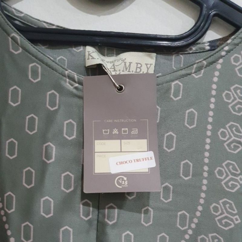 Wearing Klamby Rafflesia Series - Choco Truffle (M)